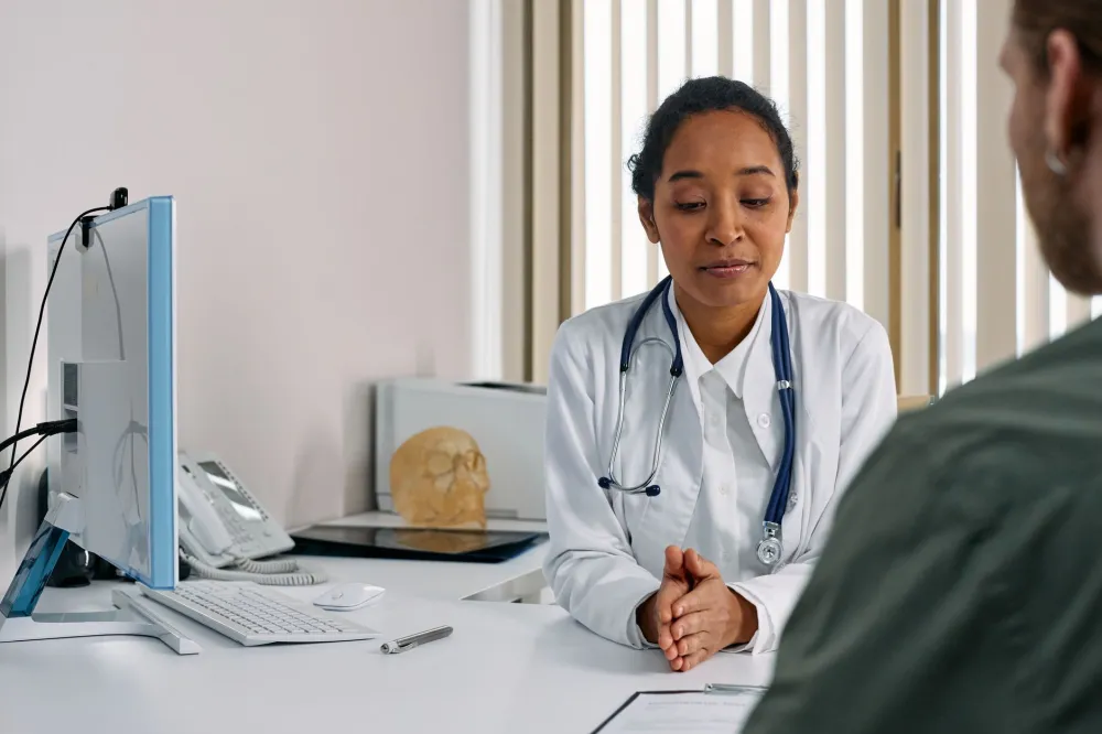 Patient discussing intermittent fasting safety with a doctor during a medical consultation