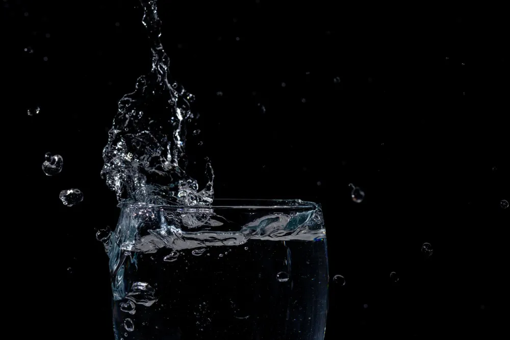 A glass of clear electrolyte drink to support stomach bug hydration at home