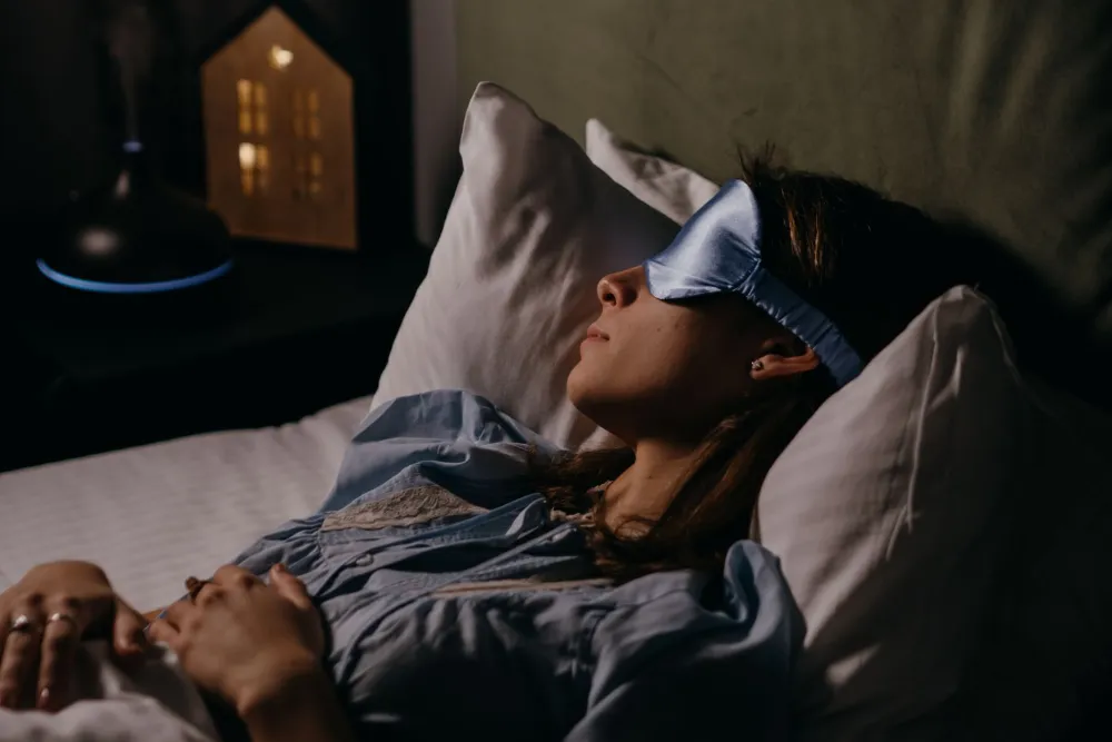 Woman sleeping peacefully at night to prevent daytime afternoon energy crashes