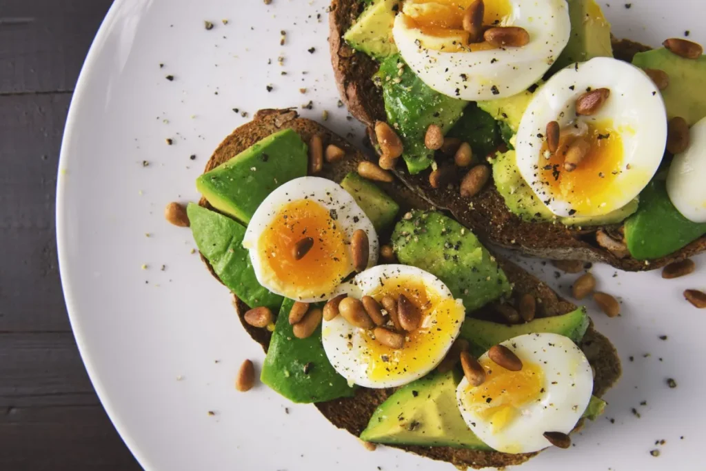 GLP-1 Drugs, Protein & Weight Loss: What Actually Works 24 Balanced high-protein meal prep bowls supporting sustainable GLP-1 weight loss