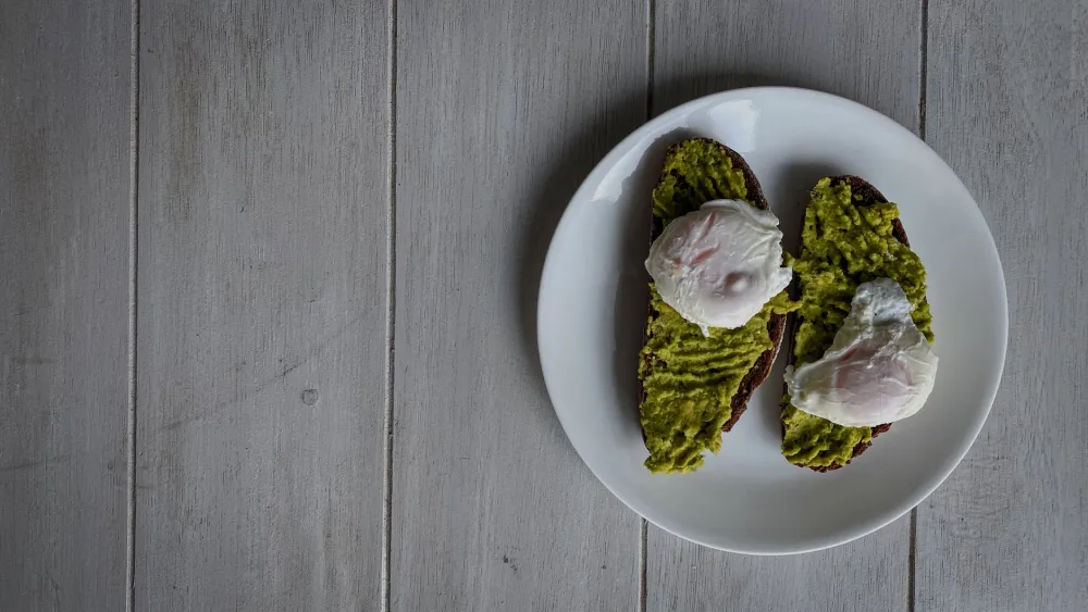 High-protein breakfast with eggs and avocado to support GLP-1 weight loss results