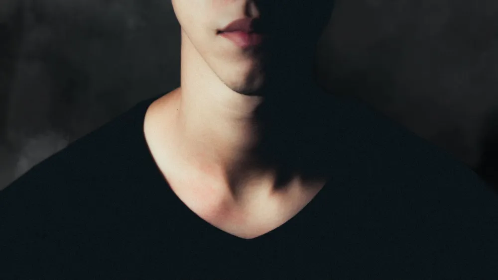 Close-up of a woman's neck and collarbone, where hickey healing time is easiest to watch