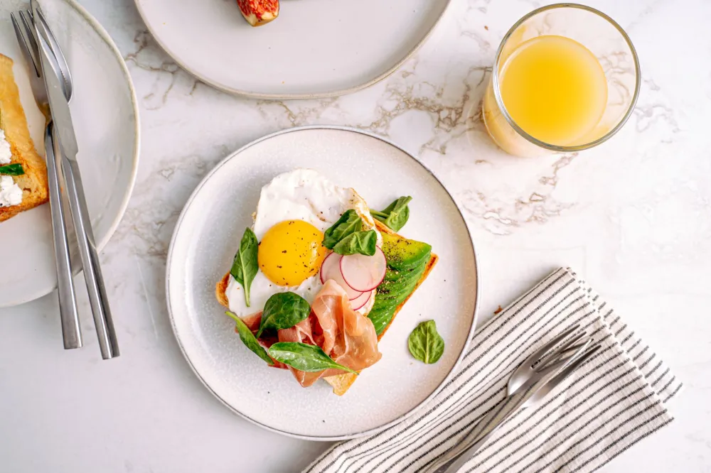 Healthy breakfast with eggs and toast to aid hangover recovery and nutrition