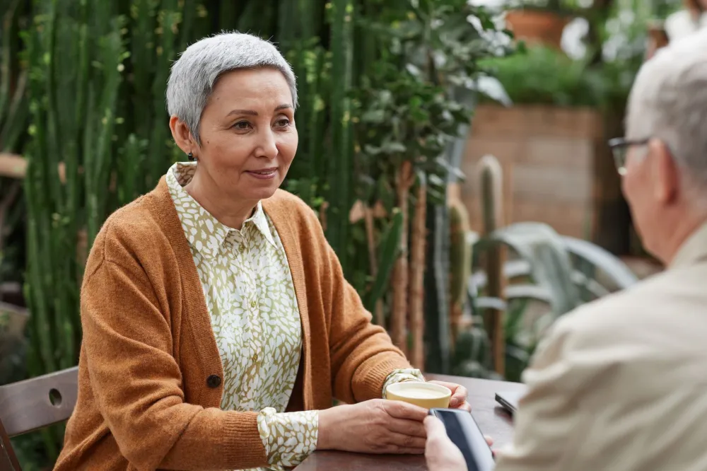 Keto Diet for Seniors: A Safe, Simple 28-Day Approach 4 Older woman drinking water to stay hydrated during a keto diet plan