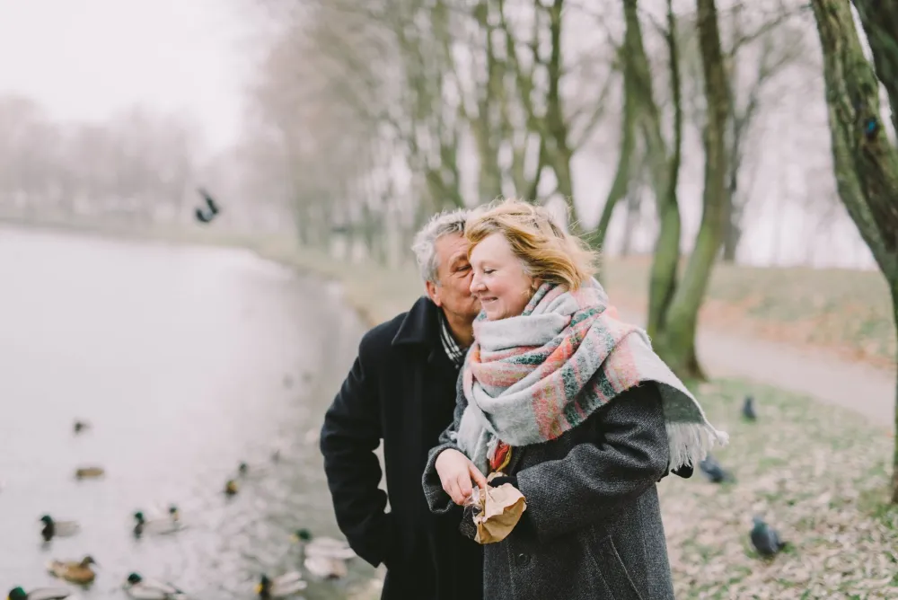 Keto Diet for Seniors: A Safe, Simple 28-Day Approach 5 Senior couple walking outdoors as part of a healthy low-carb lifestyle