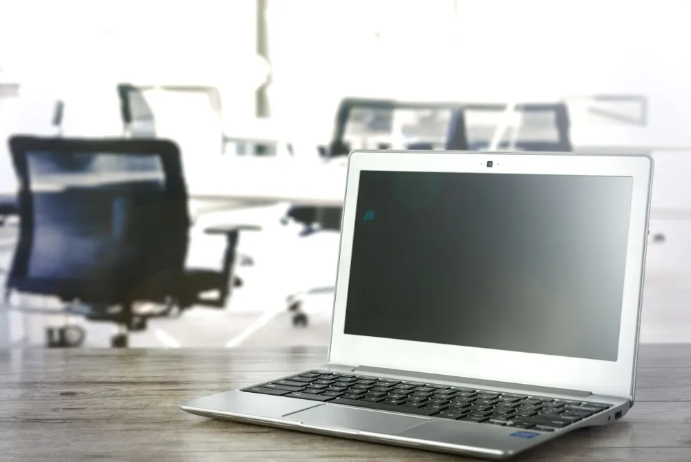 Person sitting with correct posture at an ergonomic desk to prevent lower back pain