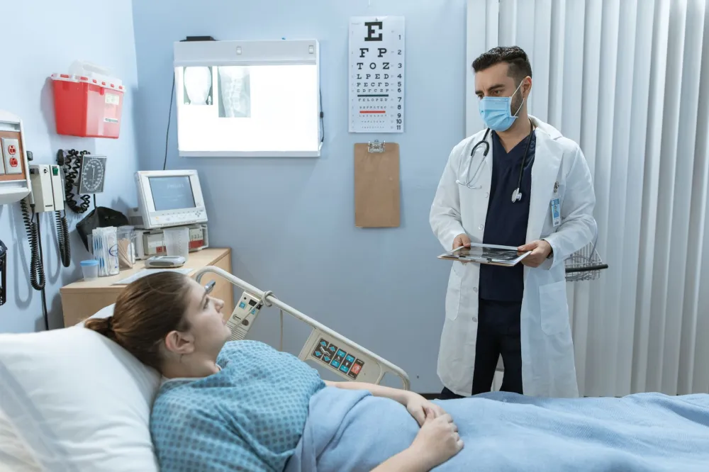 PRP Breast Lift: What It Is, Honest Results and Risks 3 Doctor explaining a cosmetic breast procedure and its risks to a female patient